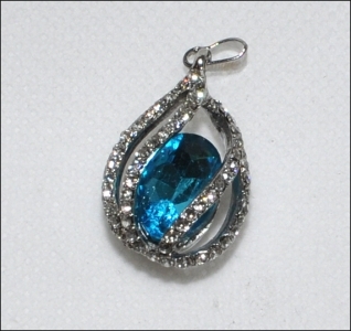 Ciondolo Goccia Color Turchese Con Strass In Acciaio