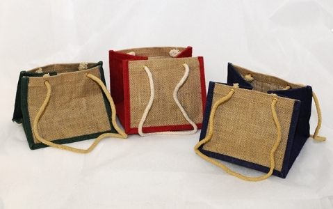 3 Borsette In Juta A Base Quadrata